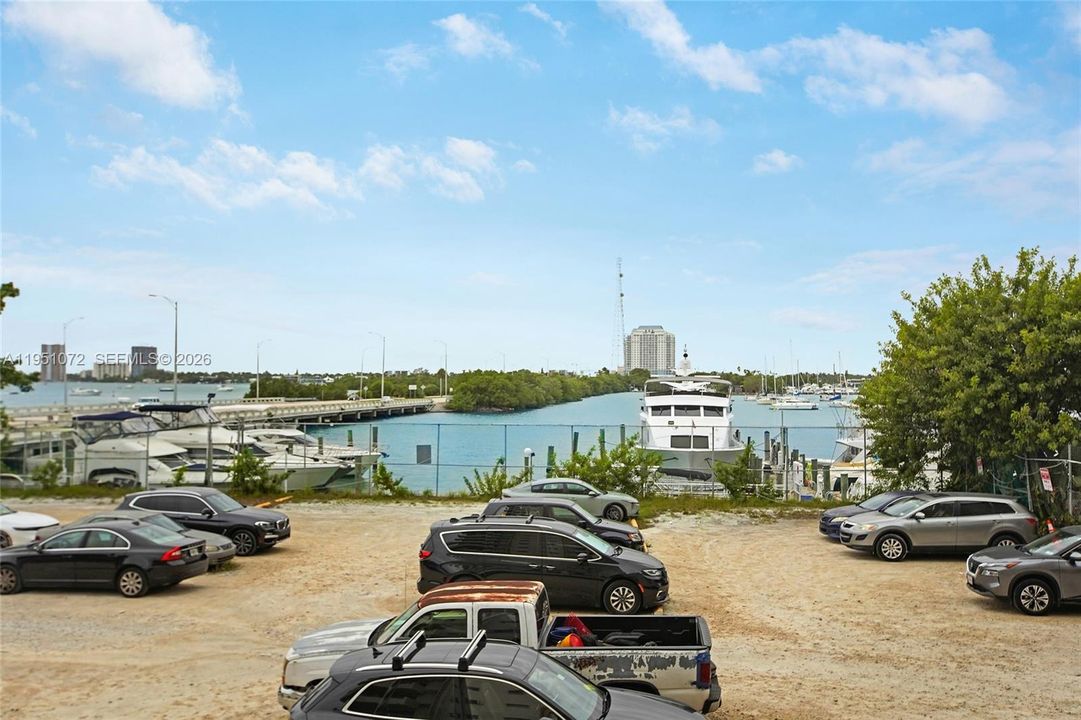 For Sale: $207,000 (1 beds, 1 baths, 588 Square Feet)