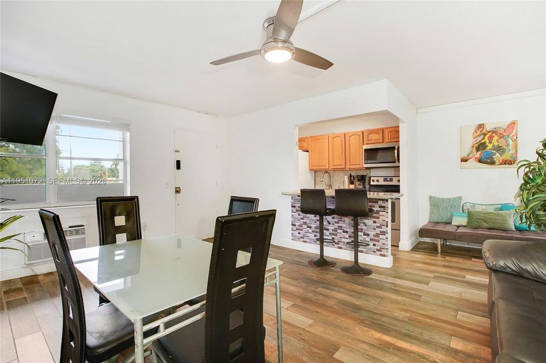 For Sale: $207,000 (1 beds, 1 baths, 588 Square Feet)