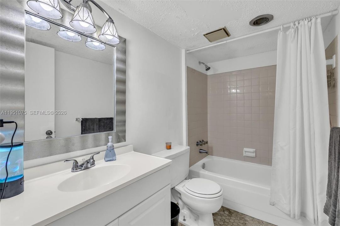 En Venta: $189,000 (2 camas, 2 baños, 1030 Pies cuadrados)