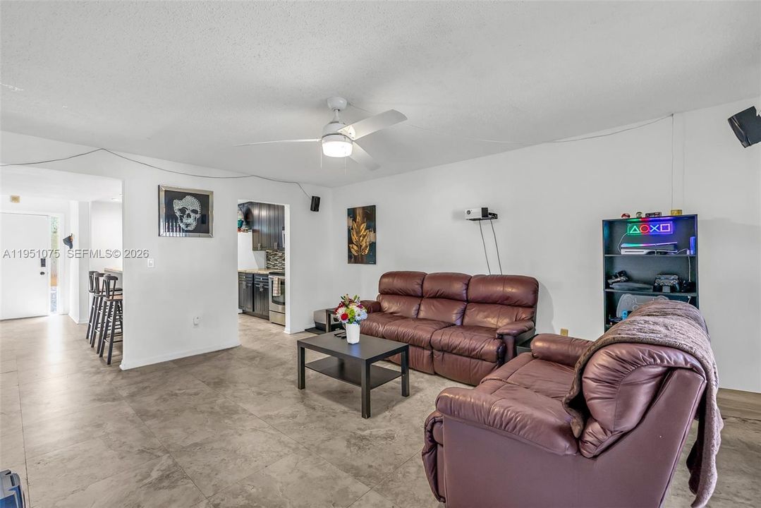 En Venta: $189,000 (2 camas, 2 baños, 1030 Pies cuadrados)