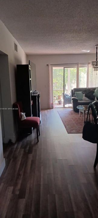 En Venta: $179,000 (2 camas, 2 baños, 1242 Pies cuadrados)