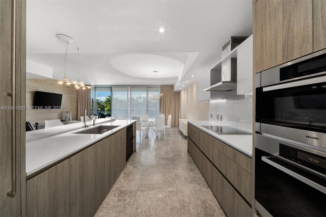 En Venta: $3,750,000 (2 camas, 3 baños, 1830 Pies cuadrados)