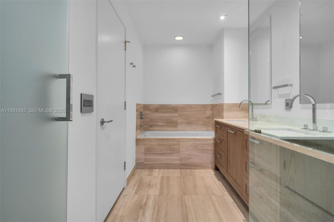 En Venta: $3,750,000 (2 camas, 3 baños, 1830 Pies cuadrados)