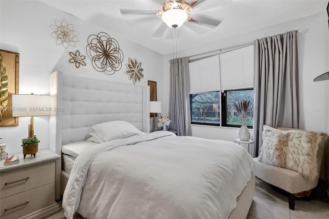 For Sale: $345,000 (2 beds, 2 baths, 1130 Square Feet)
