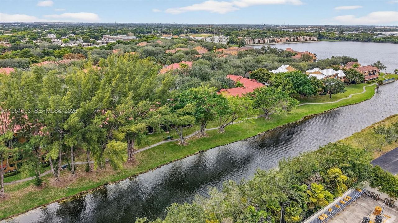 For Sale: $345,000 (2 beds, 2 baths, 1130 Square Feet)
