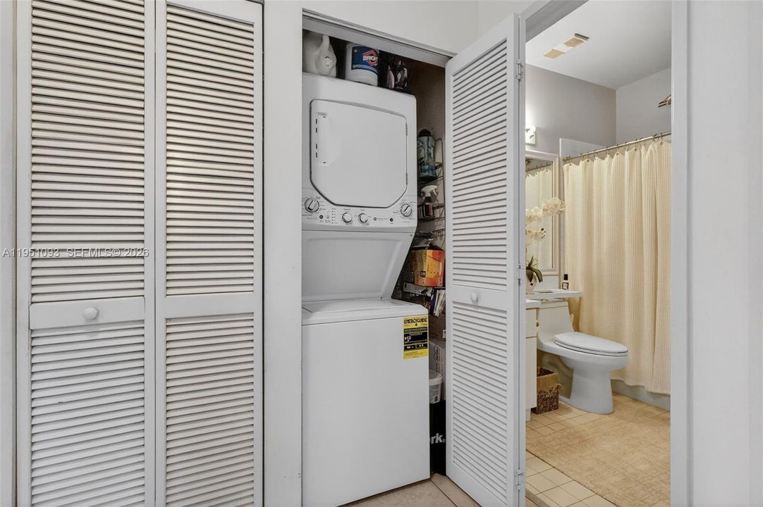 For Sale: $345,000 (2 beds, 2 baths, 1130 Square Feet)