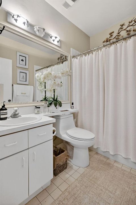 For Sale: $345,000 (2 beds, 2 baths, 1130 Square Feet)