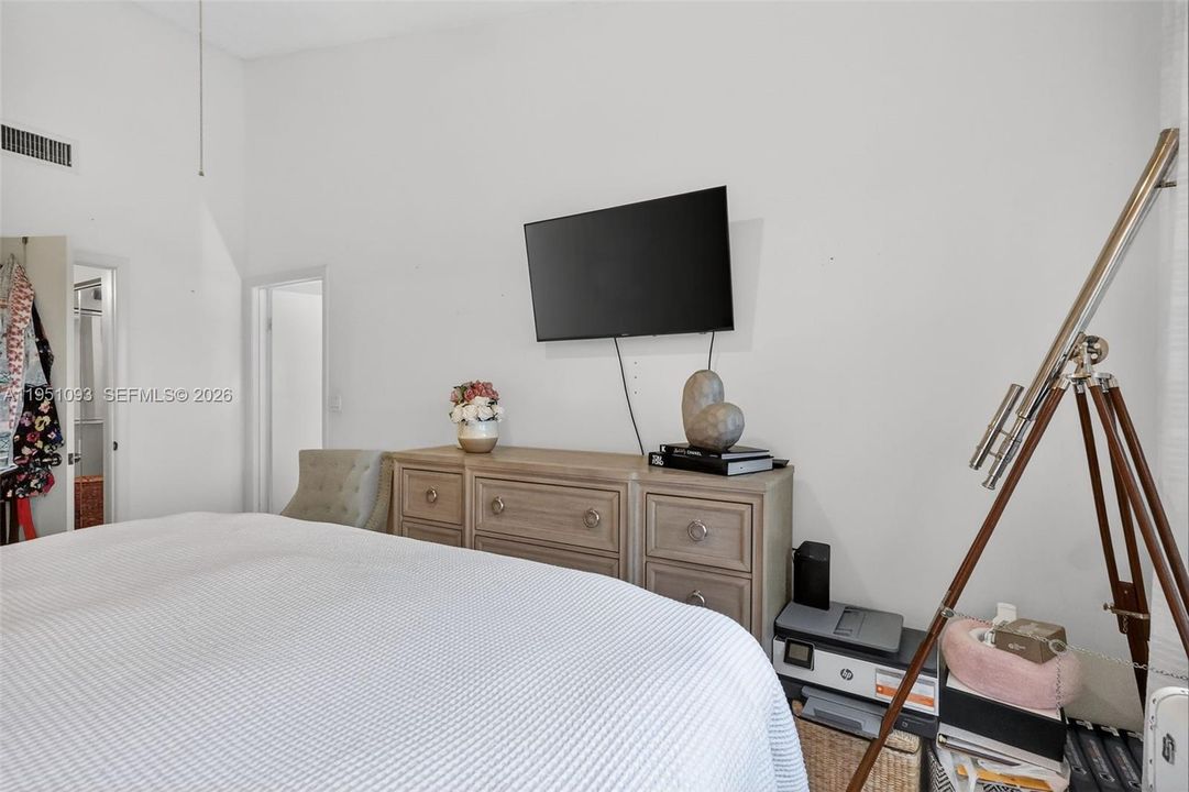 For Sale: $345,000 (2 beds, 2 baths, 1130 Square Feet)