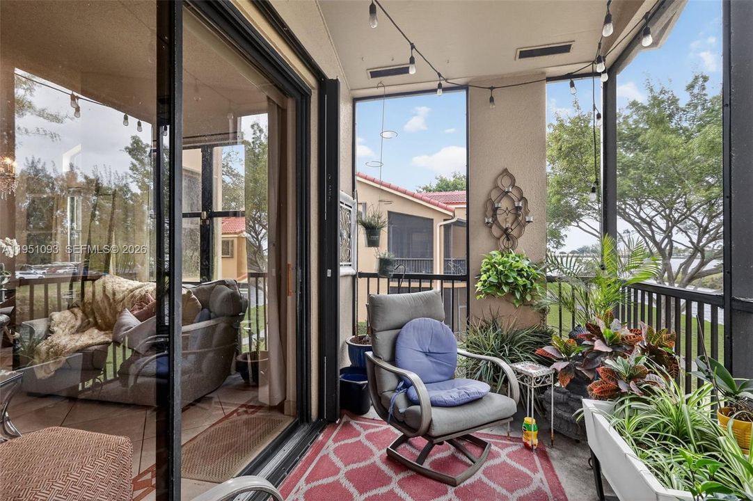 For Sale: $345,000 (2 beds, 2 baths, 1130 Square Feet)