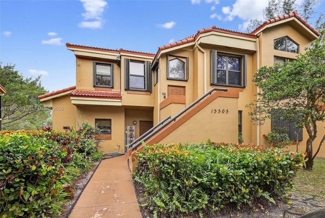 For Sale: $345,000 (2 beds, 2 baths, 1130 Square Feet)