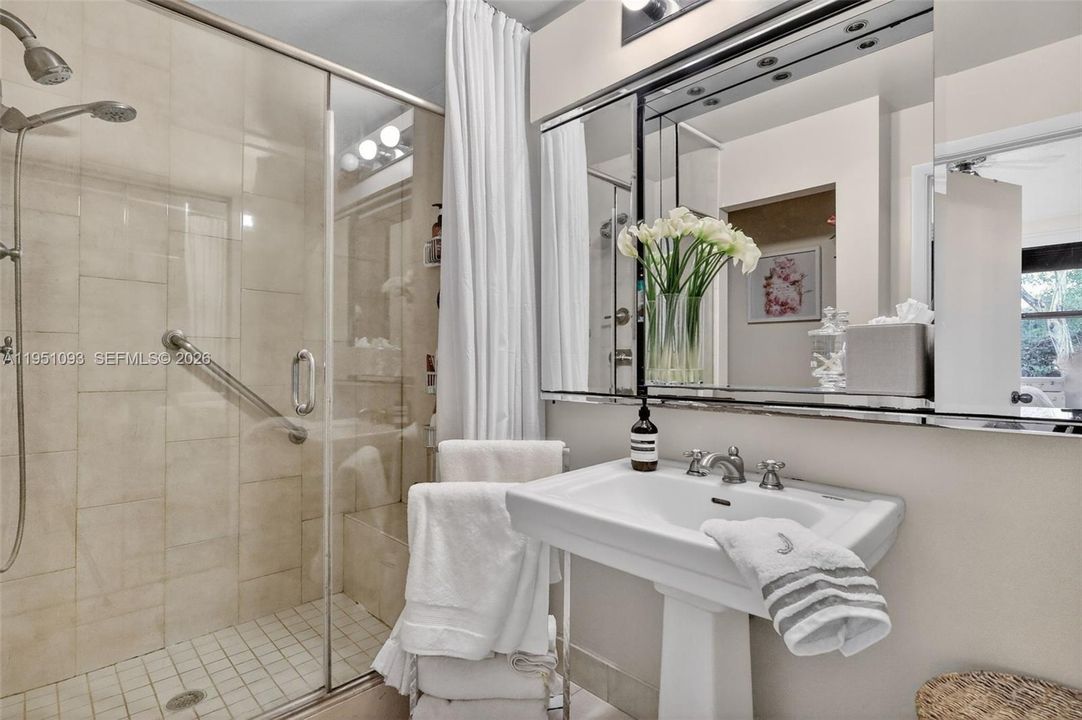 For Sale: $345,000 (2 beds, 2 baths, 1130 Square Feet)