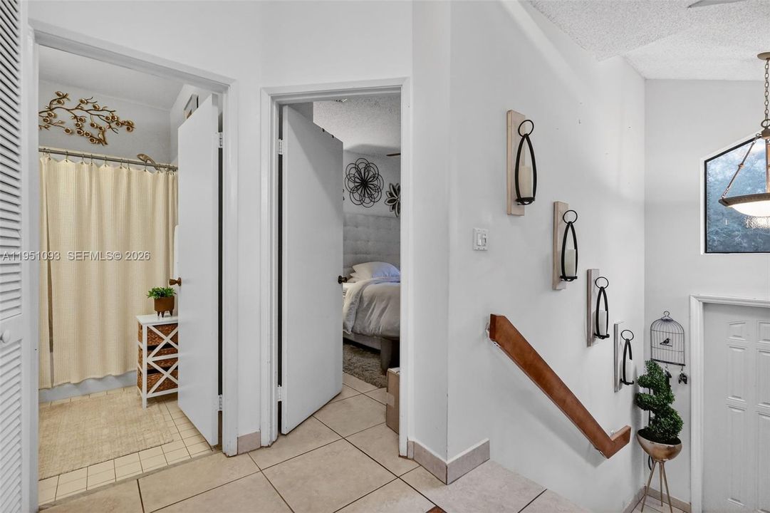 For Sale: $345,000 (2 beds, 2 baths, 1130 Square Feet)