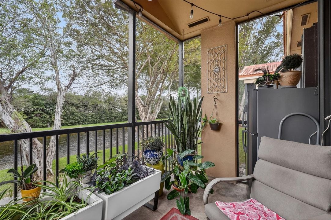 For Sale: $345,000 (2 beds, 2 baths, 1130 Square Feet)