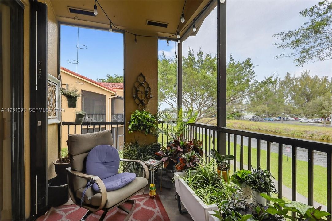 For Sale: $345,000 (2 beds, 2 baths, 1130 Square Feet)