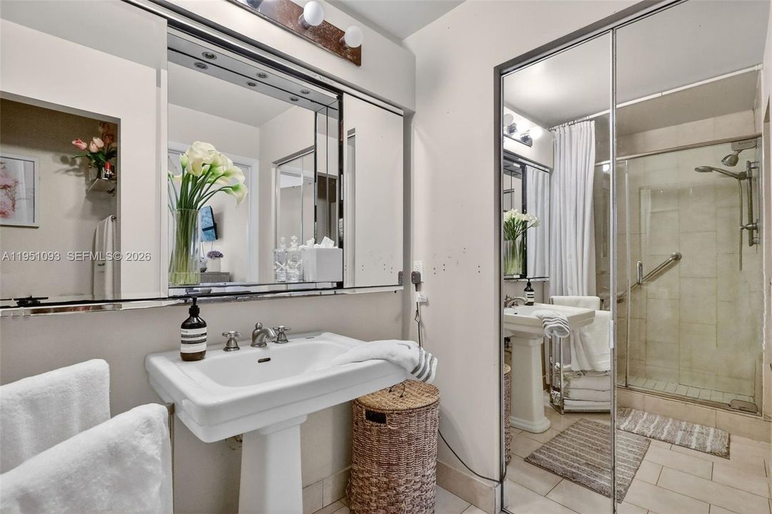 For Sale: $345,000 (2 beds, 2 baths, 1130 Square Feet)