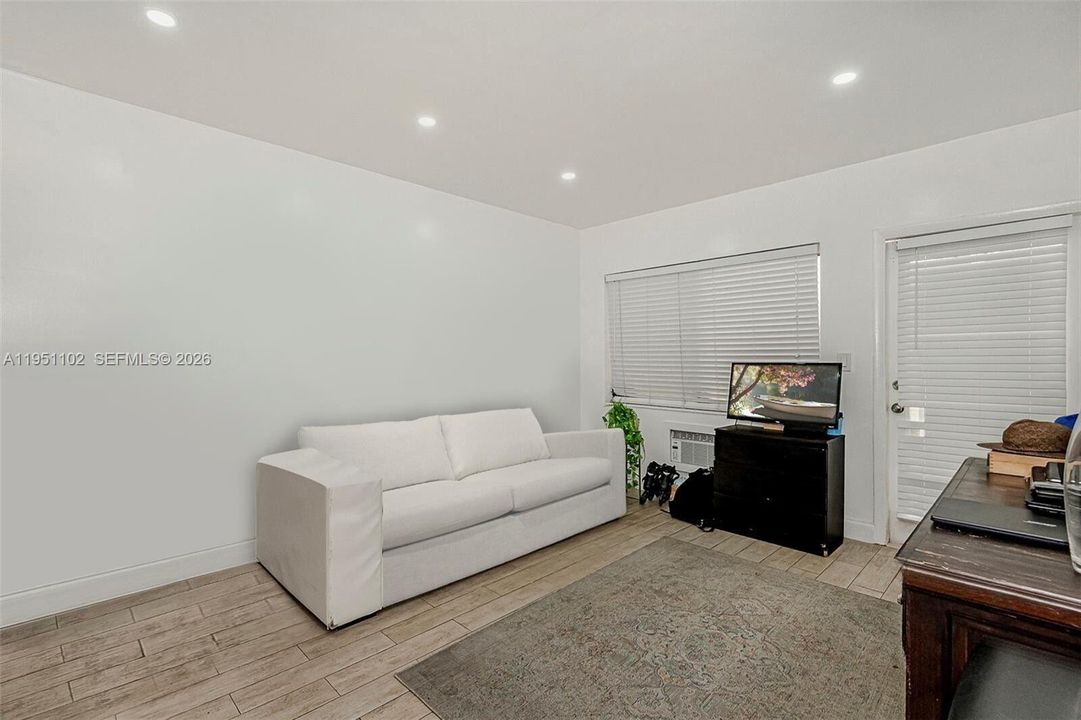 En Venta: $189,000 (0 camas, 1 baños, 417 Pies cuadrados)