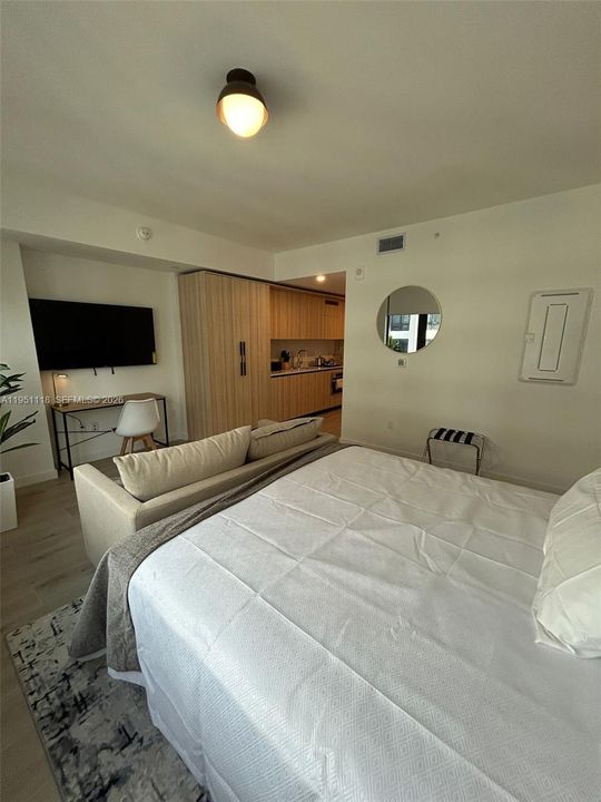 Под контрактом: $2,500 (0 спален, 1 ванн, 458 Квадратных фут)