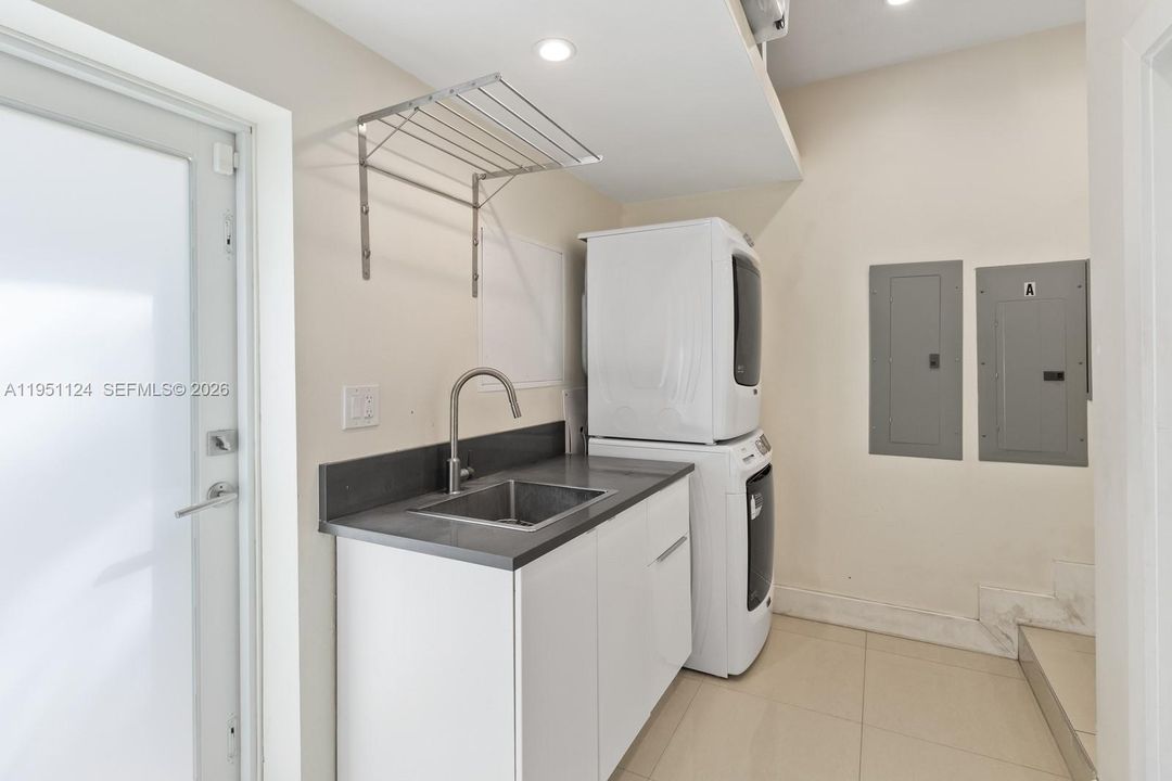 For Sale: $3,250,000 (5 beds, 4 baths, 2959 Square Feet)