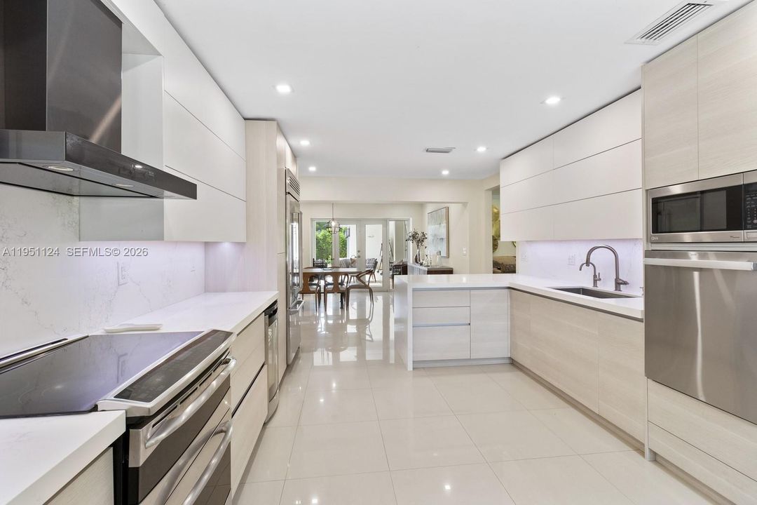 For Sale: $3,250,000 (5 beds, 4 baths, 2959 Square Feet)