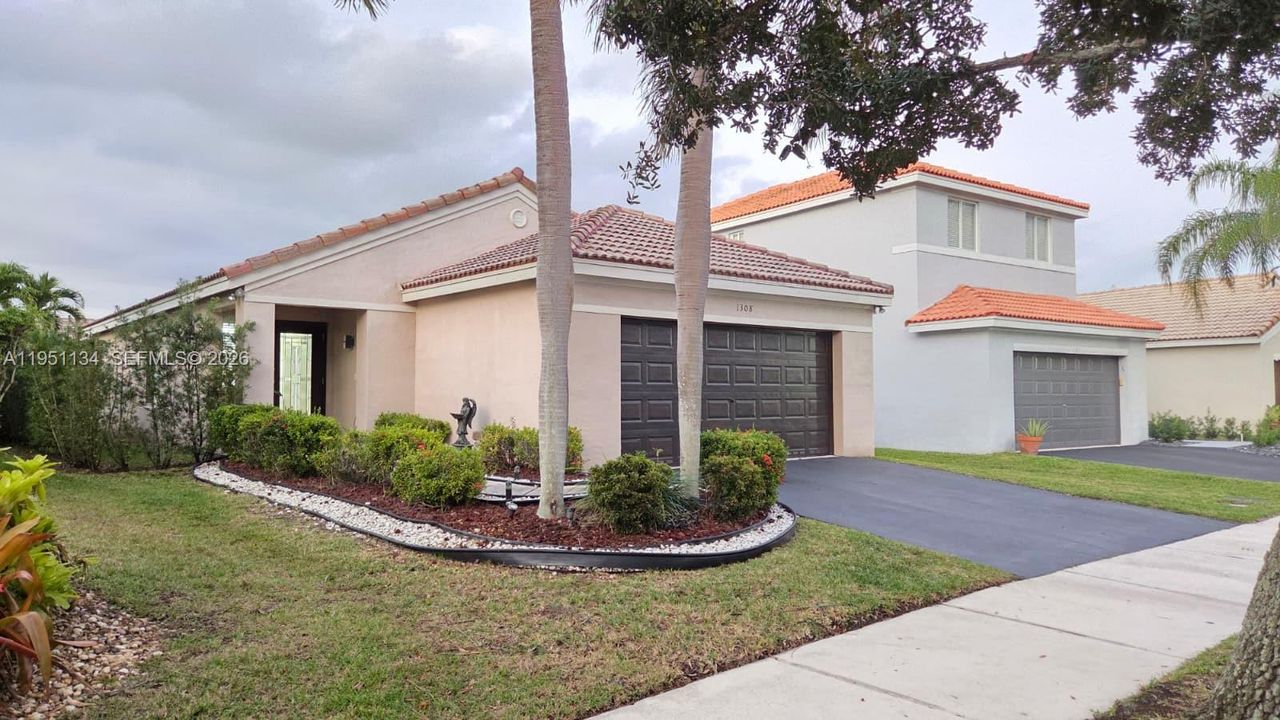 Active With Contract: $635,000 (3 beds, 2 baths, 1420 Square Feet)