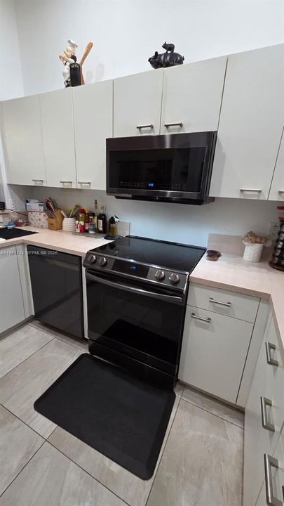 Active With Contract: $635,000 (3 beds, 2 baths, 1420 Square Feet)