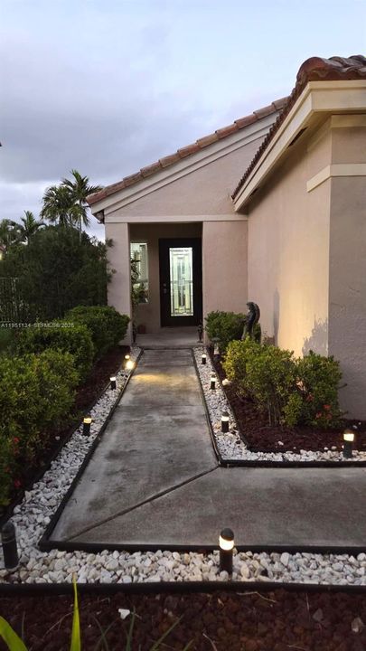 Active With Contract: $635,000 (3 beds, 2 baths, 1420 Square Feet)