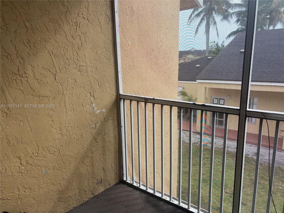 For Sale: $225,000 (2 beds, 2 baths, 1000 Square Feet)
