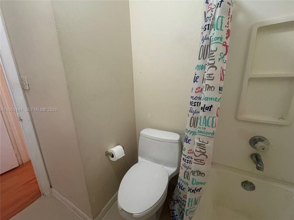 For Sale: $225,000 (2 beds, 2 baths, 1000 Square Feet)