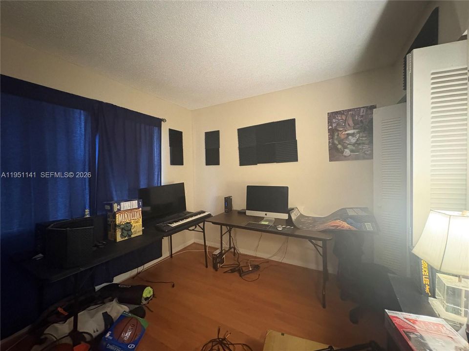 For Sale: $225,000 (2 beds, 2 baths, 1000 Square Feet)