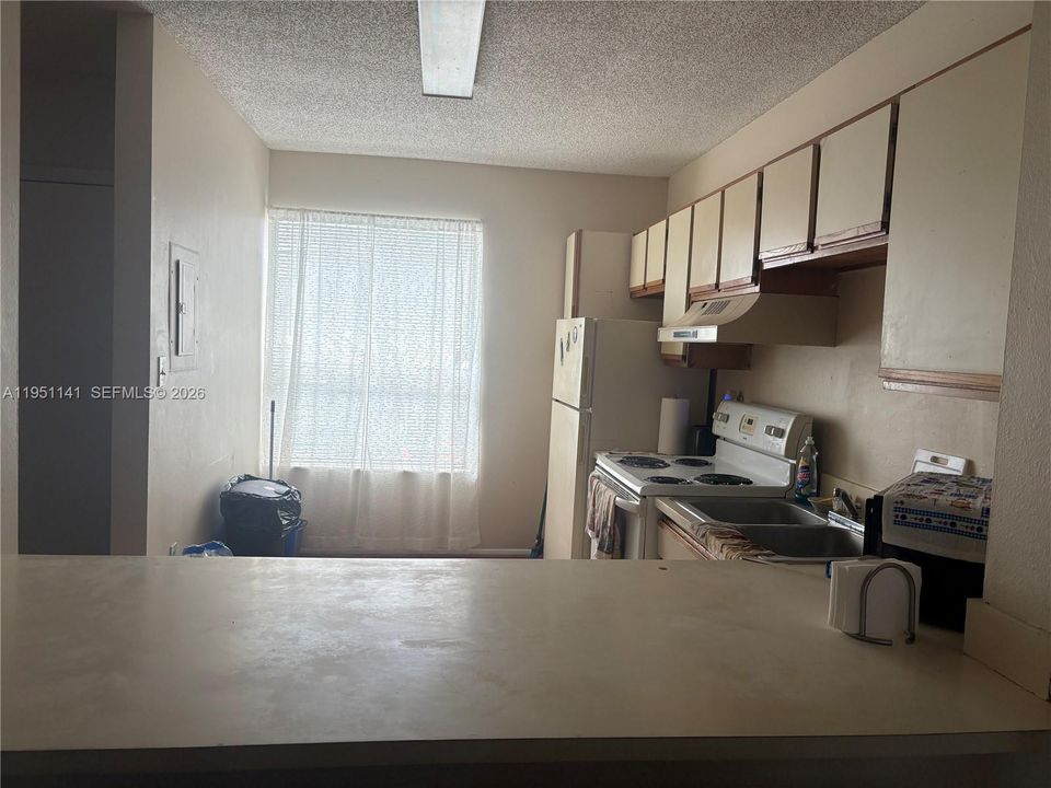 For Sale: $225,000 (2 beds, 2 baths, 1000 Square Feet)