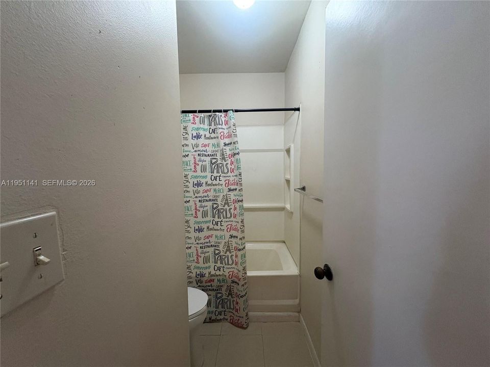 For Sale: $225,000 (2 beds, 2 baths, 1000 Square Feet)