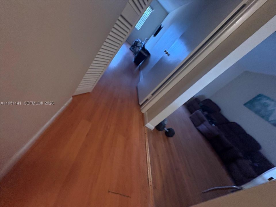 For Sale: $225,000 (2 beds, 2 baths, 1000 Square Feet)