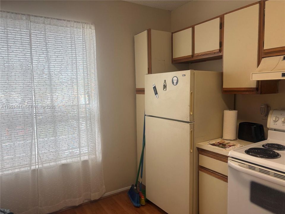 For Sale: $225,000 (2 beds, 2 baths, 1000 Square Feet)