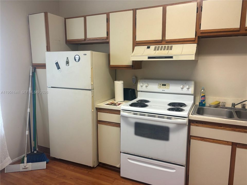 For Sale: $225,000 (2 beds, 2 baths, 1000 Square Feet)