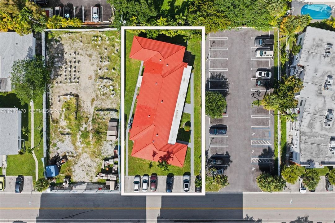 На продажу: $3,850,000 (0.26 acres)