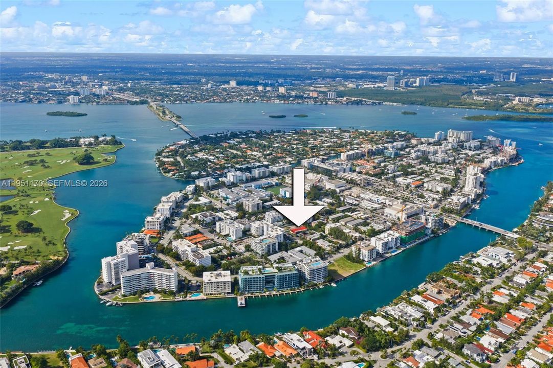 На продажу: $3,850,000 (0.26 acres)