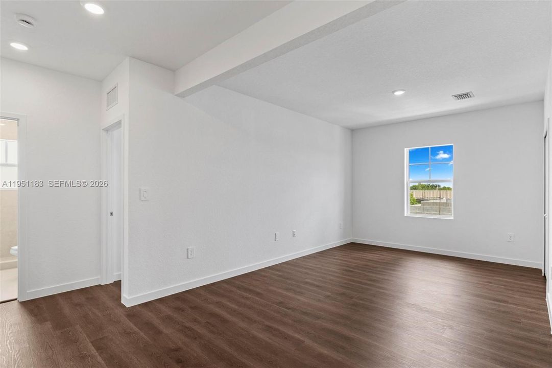 En Venta: $784,900 (4 camas, 3 baños, 2736 Pies cuadrados)