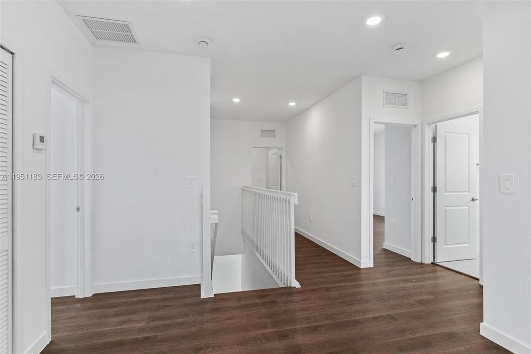 En Venta: $784,900 (4 camas, 3 baños, 2736 Pies cuadrados)
