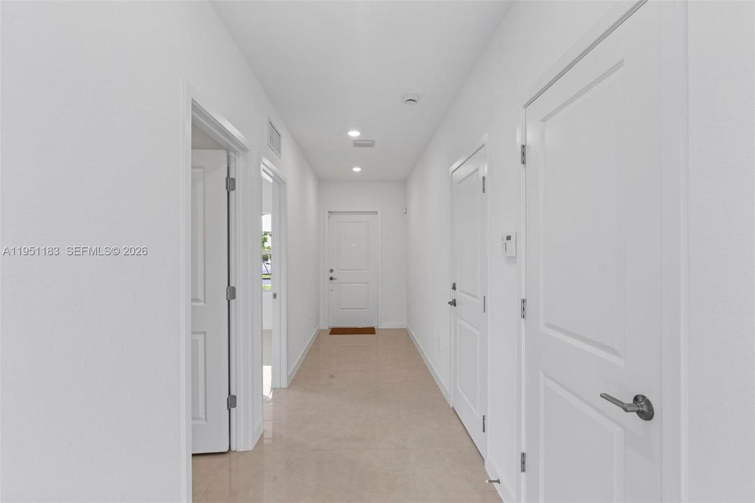 En Venta: $784,900 (4 camas, 3 baños, 2736 Pies cuadrados)