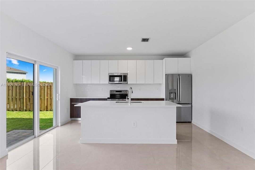En Venta: $784,900 (4 camas, 3 baños, 2736 Pies cuadrados)