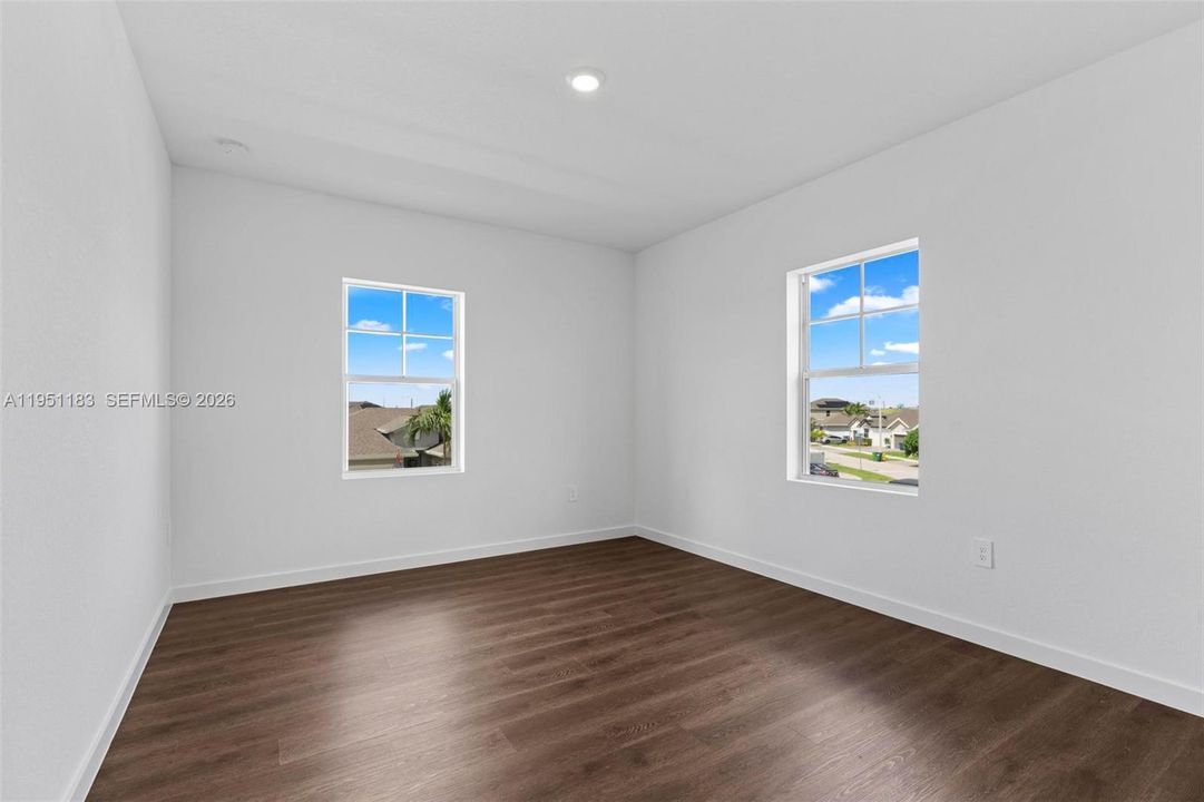 En Venta: $784,900 (4 camas, 3 baños, 2736 Pies cuadrados)