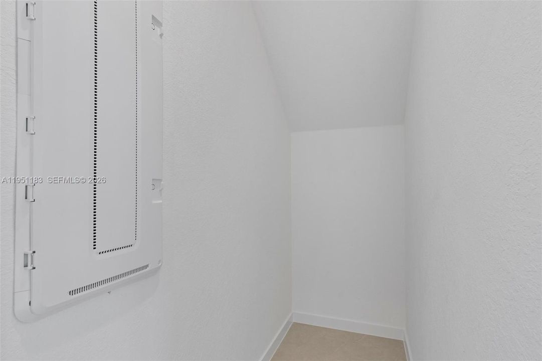 En Venta: $784,900 (4 camas, 3 baños, 2736 Pies cuadrados)