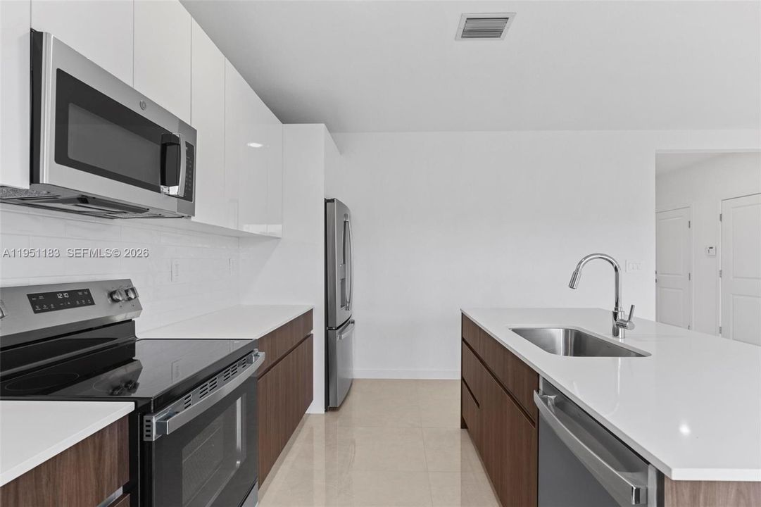 En Venta: $784,900 (4 camas, 3 baños, 2736 Pies cuadrados)