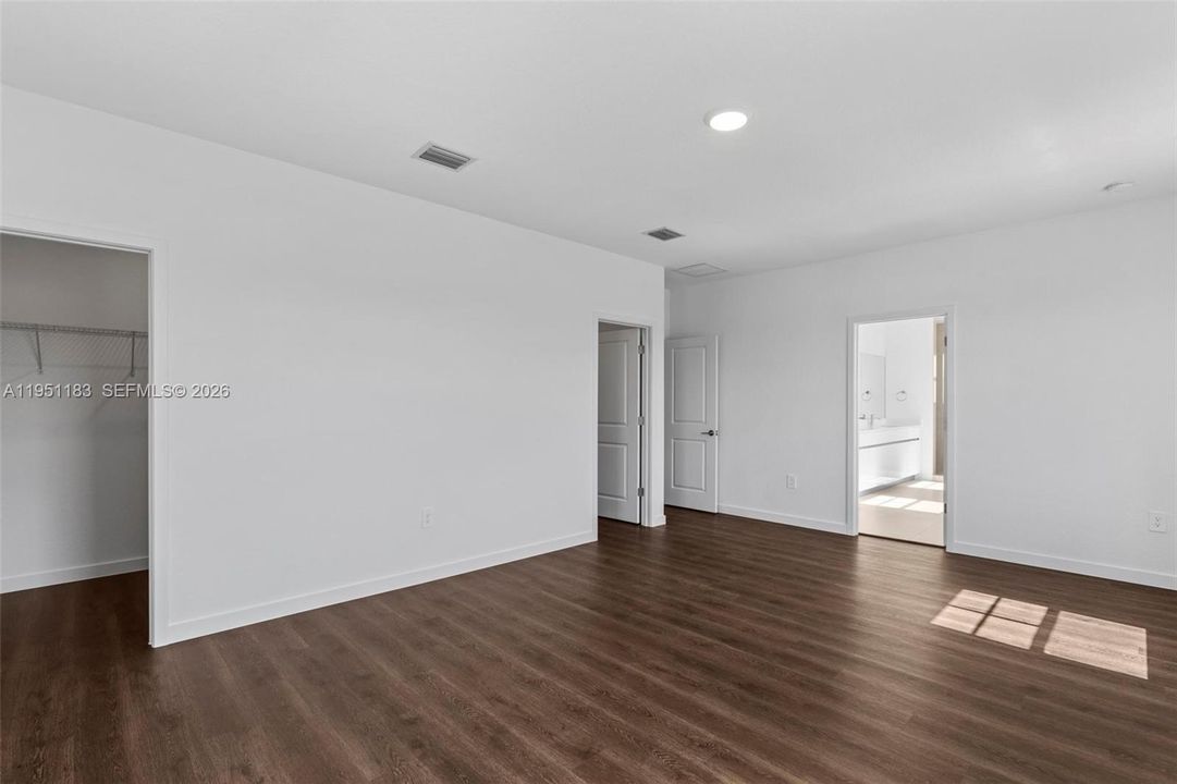 En Venta: $784,900 (4 camas, 3 baños, 2736 Pies cuadrados)