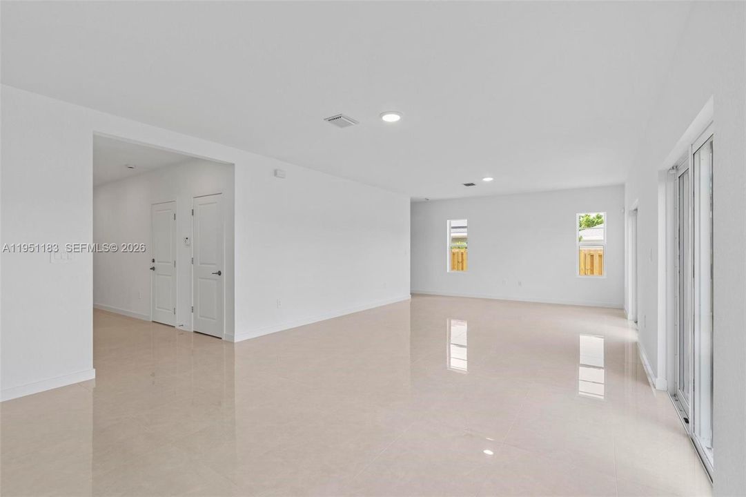 En Venta: $784,900 (4 camas, 3 baños, 2736 Pies cuadrados)
