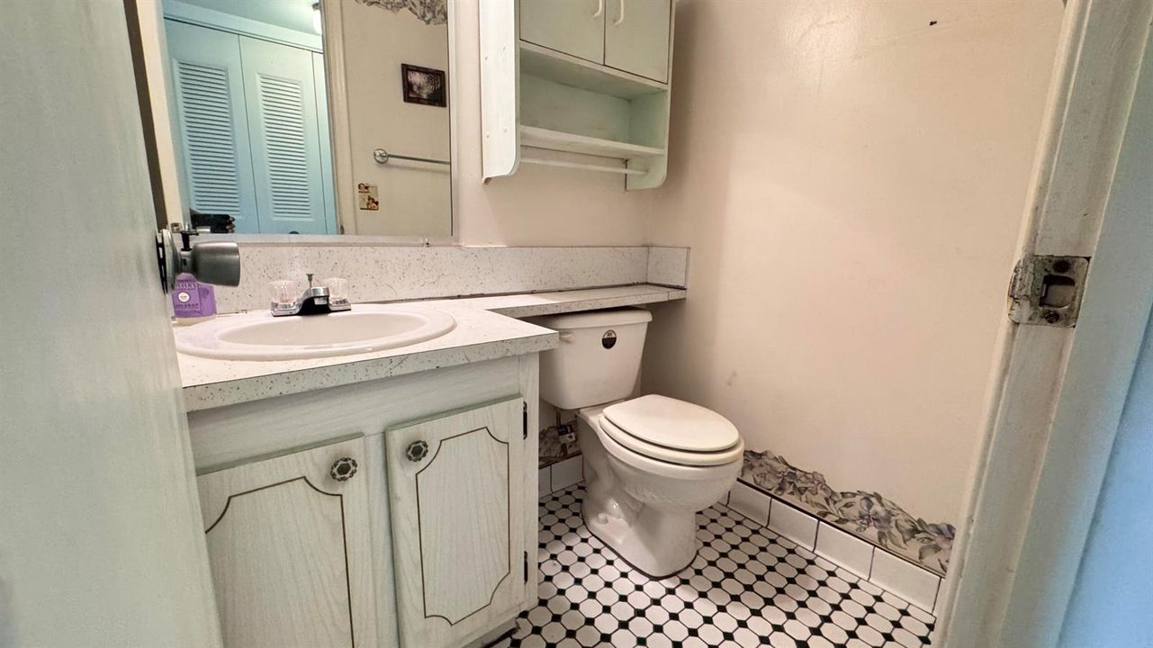 guest half bath 164 kent j