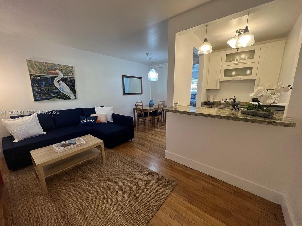 En Venta: $429,000 (0 camas, 1 baños, 410 Pies cuadrados)