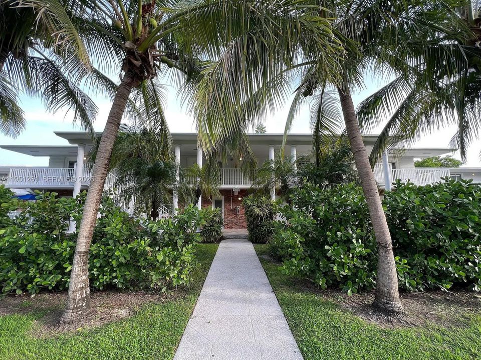 En Venta: $429,000 (0 camas, 1 baños, 410 Pies cuadrados)