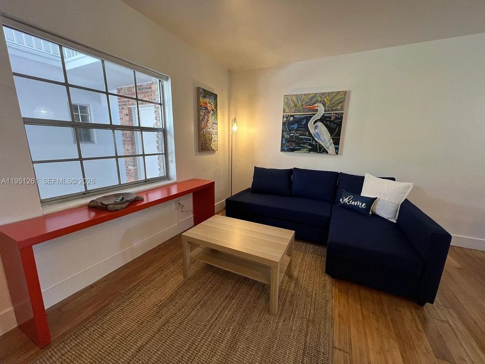 En Venta: $429,000 (0 camas, 1 baños, 410 Pies cuadrados)