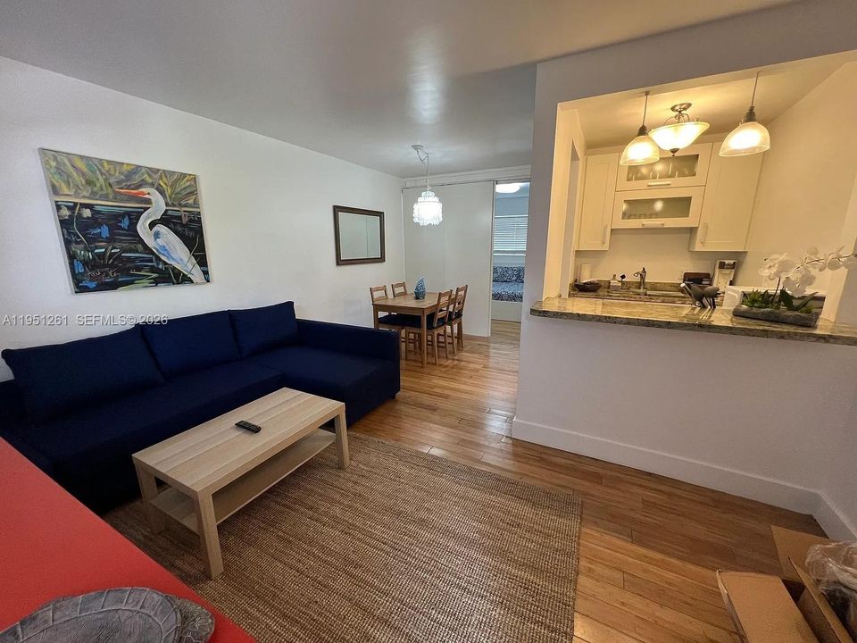 En Venta: $429,000 (0 camas, 1 baños, 410 Pies cuadrados)